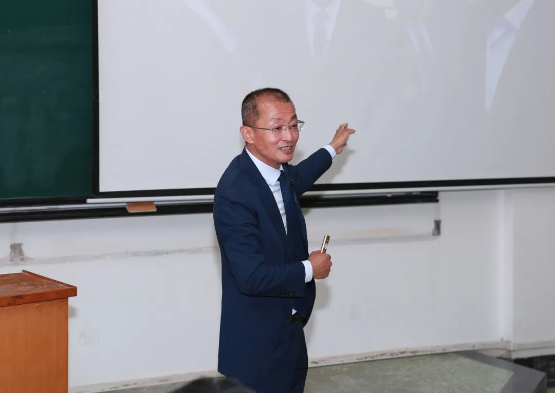 社科賽斯考研董事長(zhǎng)甄誠(chéng)先生應(yīng)邀為河北工業(yè)大學(xué)MBA帶來(lái)專題講座！